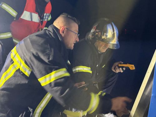 Manœuvre de nuit à Schweyen : les pompiers s'entraînent dans des conditions réelles